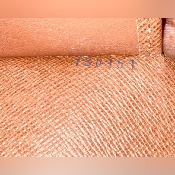 COPY - Authentic Louis Vuitton Monogram Agenda GM/ Large Ring Agenda Cover - Picture 3 of 16